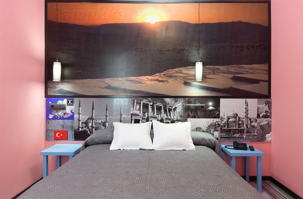 Jc Rooms Santo Domingo Madrid Eksteriør billede